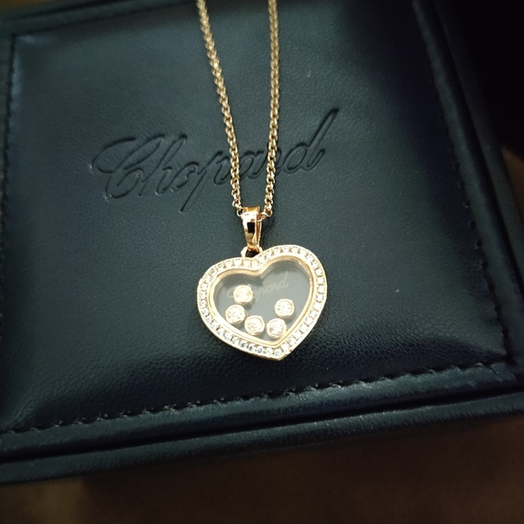 Chopard 18k Gold Necklace with heart pendant - Picture 4 of 6